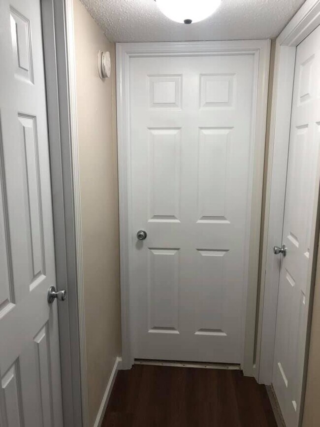 Building Photo - 411 Packwaukee St