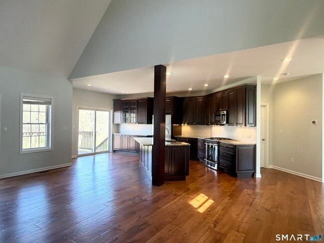 Building Photo - 103 Pond Hill Rd