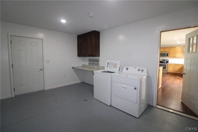 Building Photo - 1601 Lighthouse Hill Rd