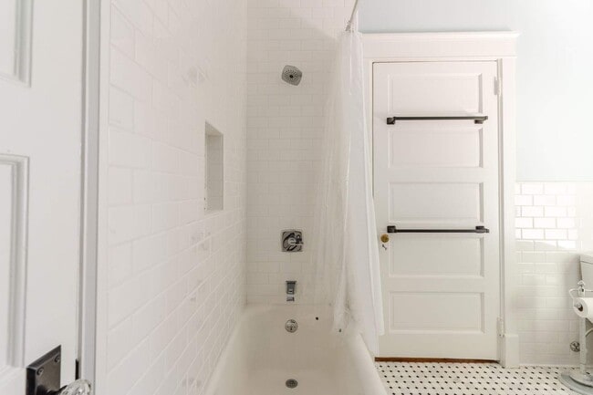 Building Photo - 2170 W 24th St