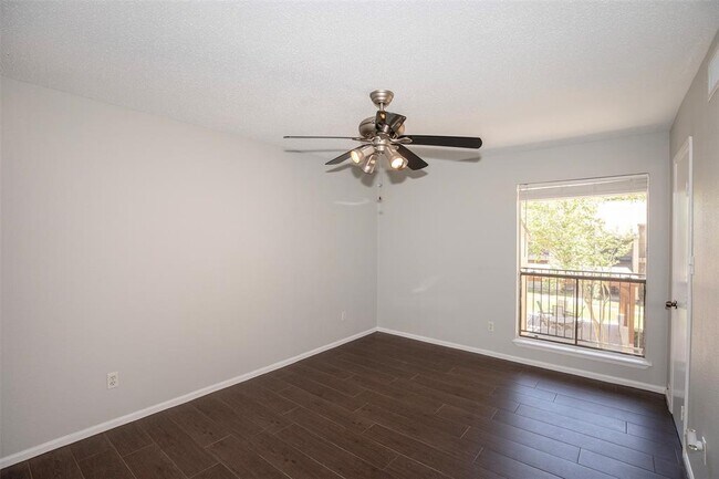 Building Photo - 3300 Pebblebrook Dr