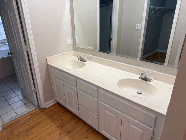 Building Photo - Spacious Four Bedroom Home Near Quail Hollow Neighborhoods!