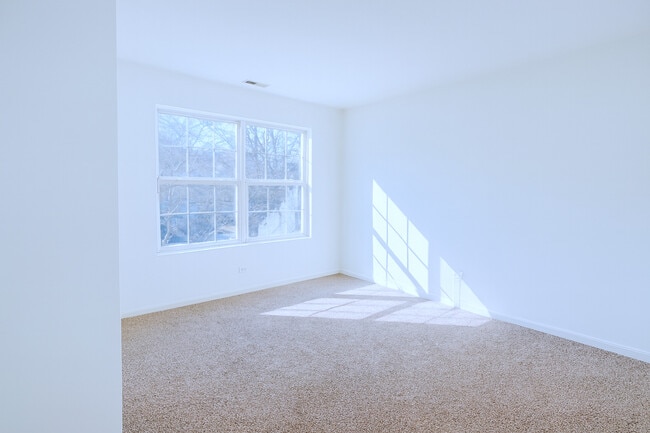 Building Photo - 2866 Stonewater Dr