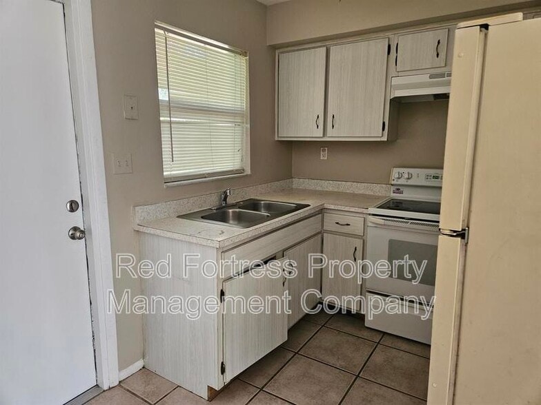 Building Photo - 3812 Desoto Ave