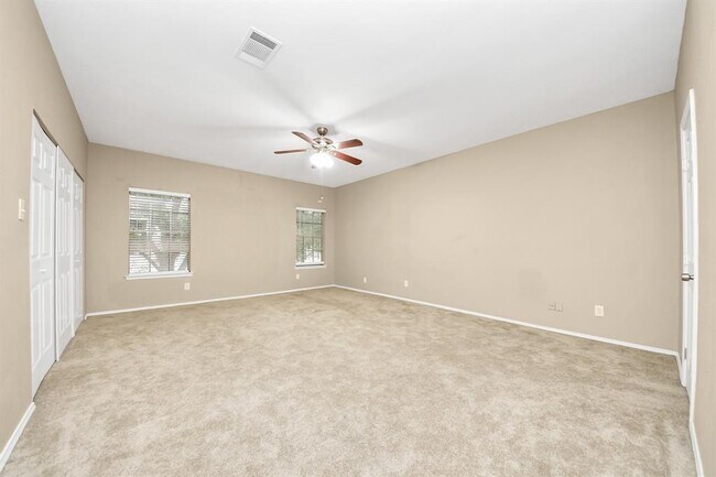 Building Photo - 17573 Red Oak Dr