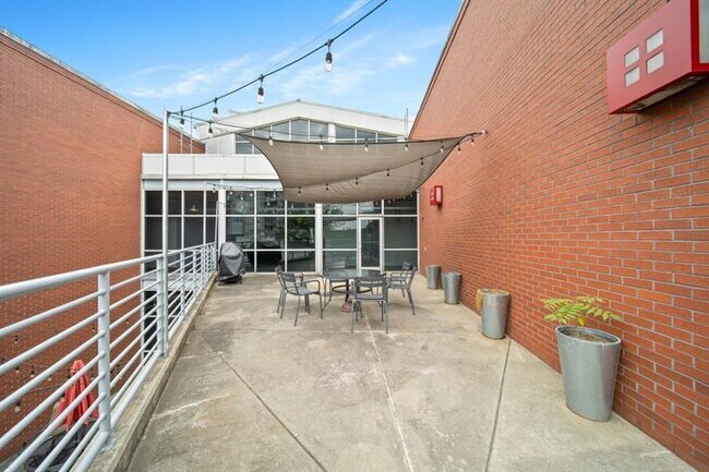 Building Photo - 572 Edgewood Ave SE