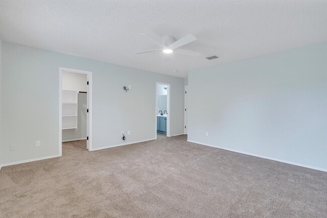 Building Photo - 131 Sandlewood Dr