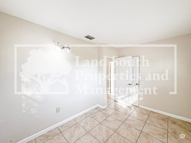 Building Photo - 1218 Sunset Ave