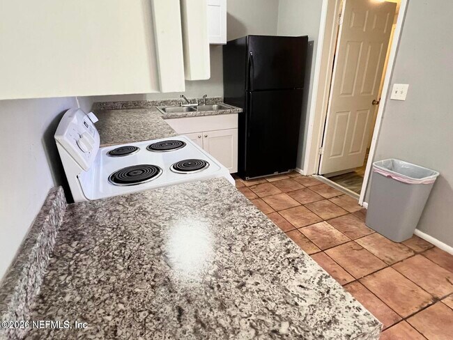 Building Photo - 6634 Kinlock Dr