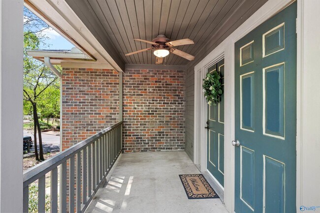 Building Photo - 2058 Woodlawn Dr SW