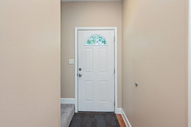Building Photo - 406 Arbor Lake Dr