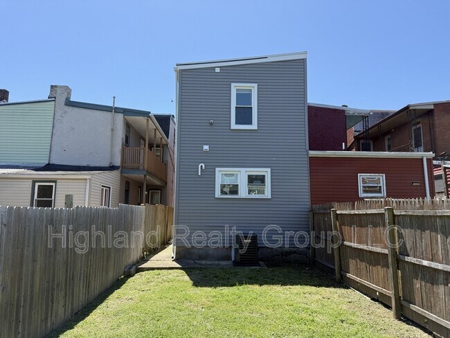 Building Photo - 913 Blunston St