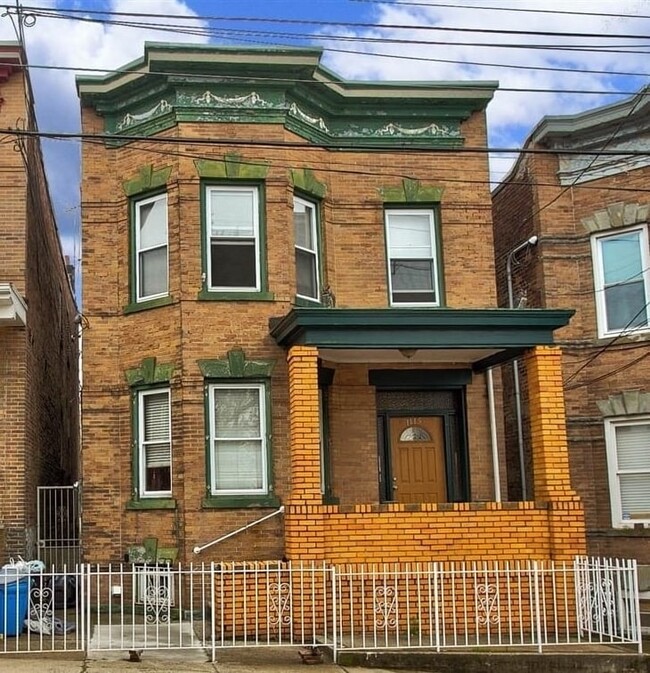 Primary Photo - 1115 28th St