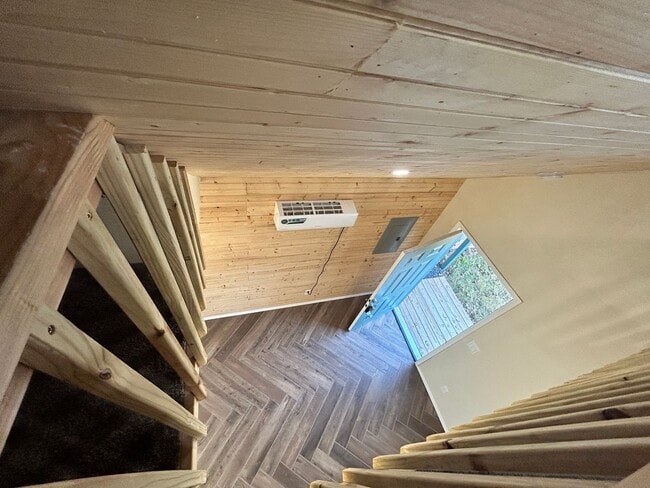 Building Photo - Highview Dr (MN)