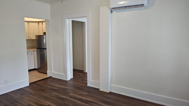 Building Photo - Royal Palm Carriage House