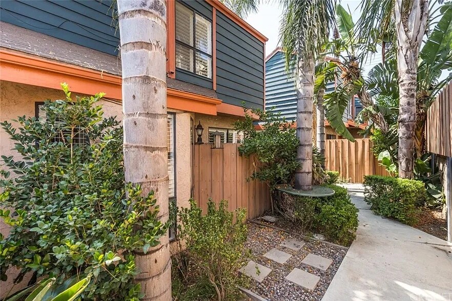 Primary Photo - 15024 Nordhoff St