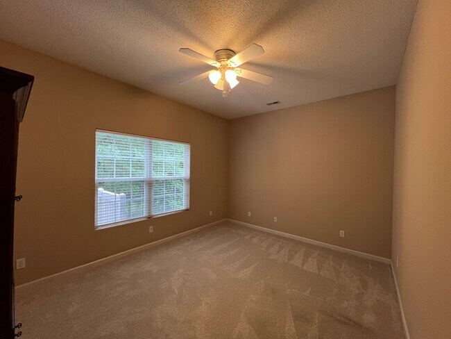 Building Photo - 253 Riverrun Dr