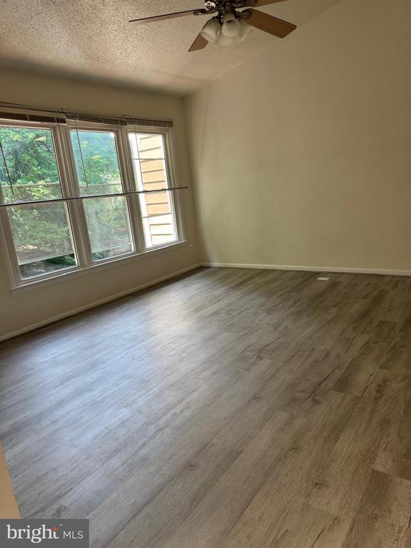 Building Photo - 1631 Oak Spring Way