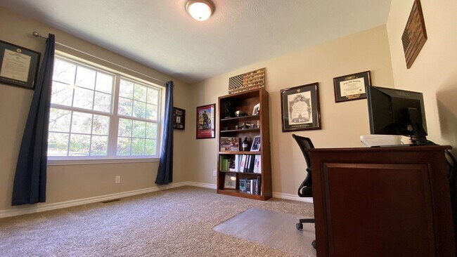 Building Photo - Gorgeous 3 Bedroom, 2 Bathroom Split Level...