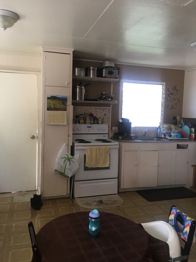 Building Photo - Single family 3 bedroom