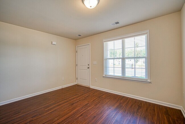 Building Photo - 580 Millsgate Cir