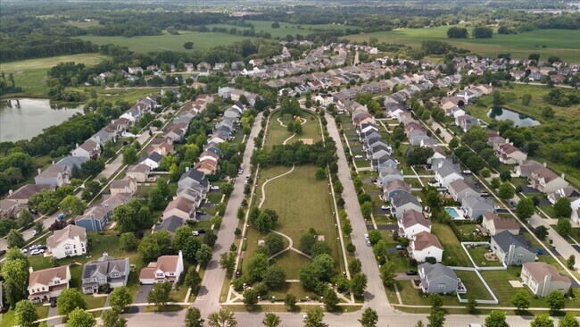Building Photo - 966 Forest View Way