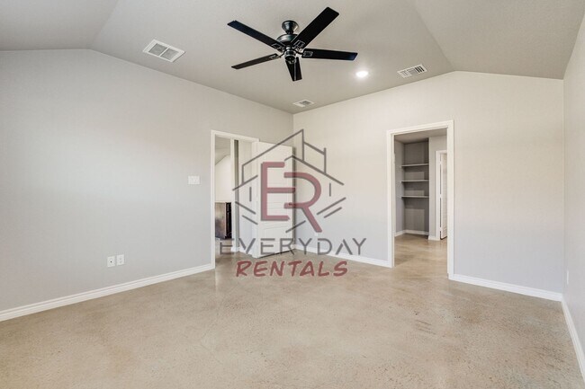 Building Photo - 3 bedroom 2 bath Smart Home