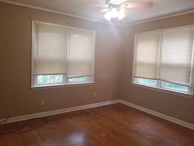 Building Photo - 1008 S Stanley St