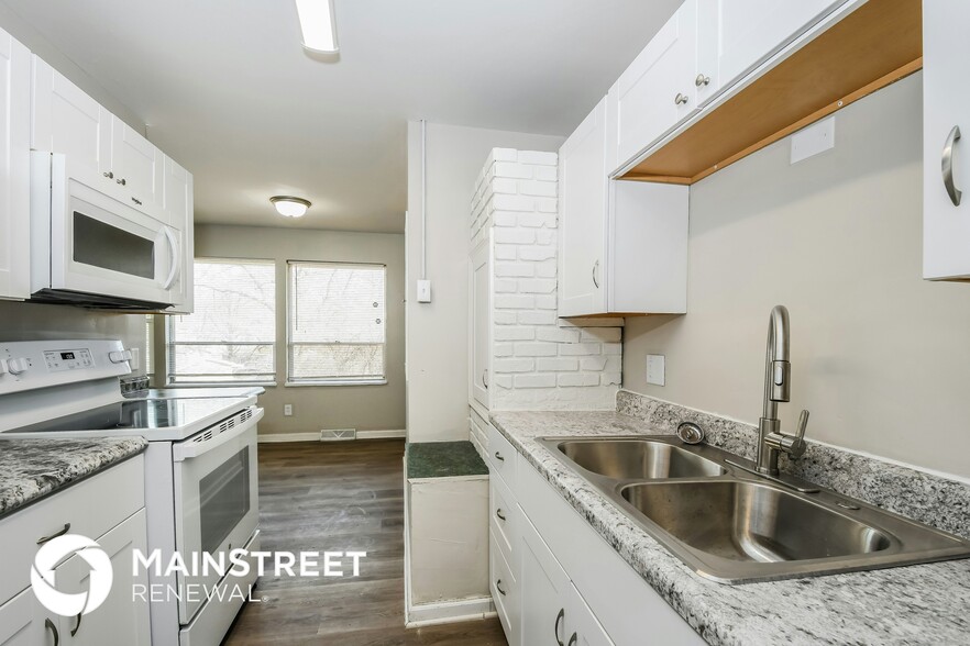 Building Photo - 11058 Perham Dr