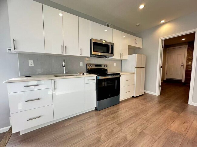 Building Photo - 1650 S Camac St