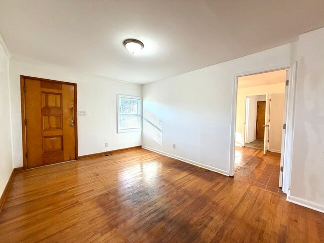 Building Photo - 887 Elwood Dr