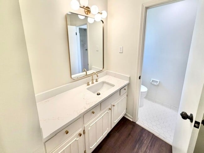 Building Photo - Newly renovated 3BR 2 bath home in Bartlett with separate Living Rm & Den!