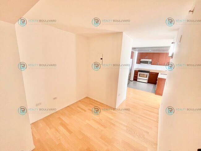 Building Photo - Modern 1 Bedroom 1 Bath Luxury Condo at Th...