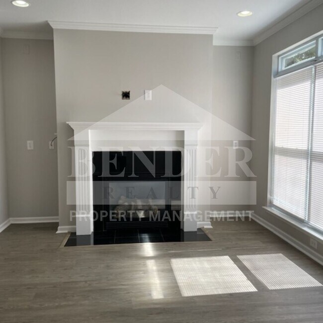 Building Photo - Emmyllie Ct- 130/132