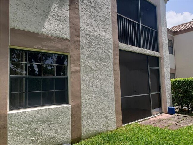 Building Photo - 12252 Royal Palm Blvd