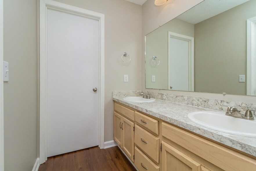 Building Photo - 207 Fairfield Dr