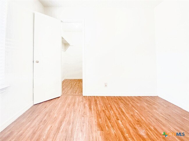 Building Photo - 109 Hughson Dr
