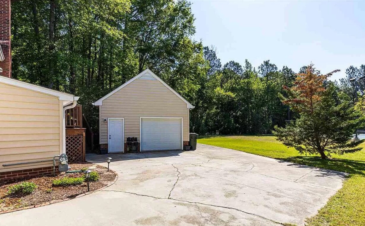 Building Photo - 4512 Emmit Dr