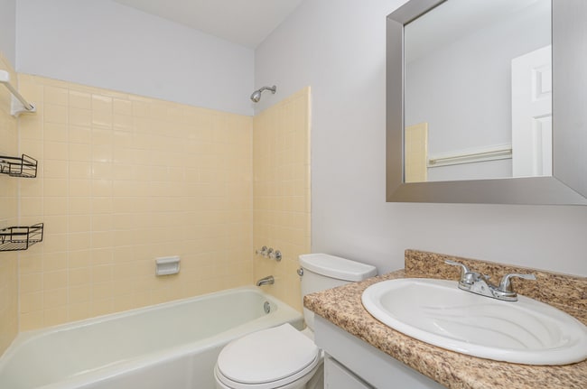 Building Photo - Beautifully Maintained 2-Bedroom Townhome in Desirable Cary Location