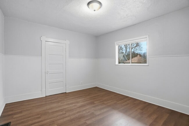 Building Photo - Spacious 3 Bedroom 1 Bath home in the Perry District!