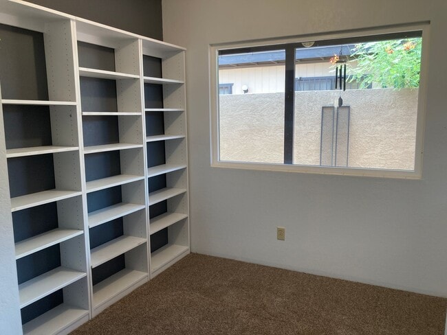 Building Photo - Northwest Townhouse