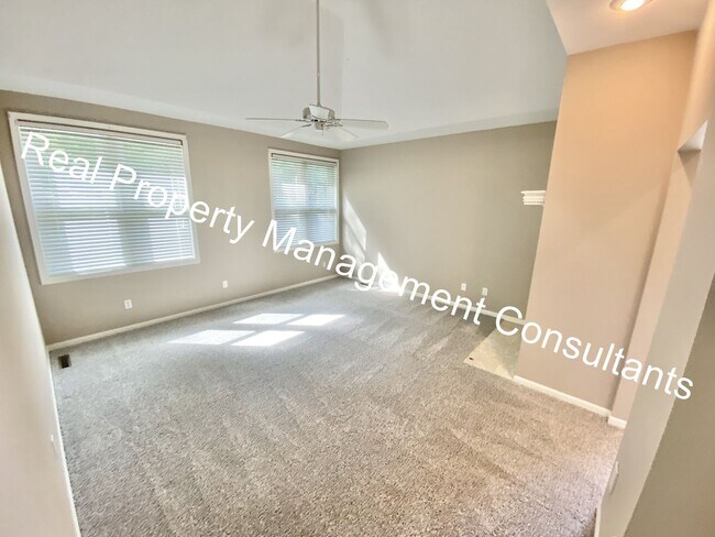 Building Photo - $1000 Move In Incentive on Lake Winnebago 3 Bedroom Home