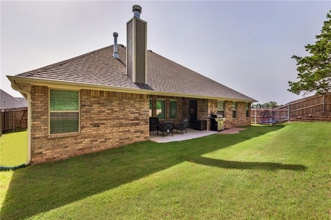 Building Photo - 2816 Oak Hill Ave