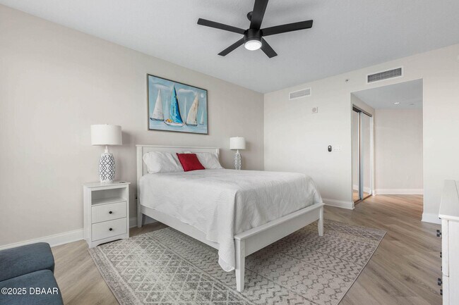 Building Photo - 231 Riverside Dr