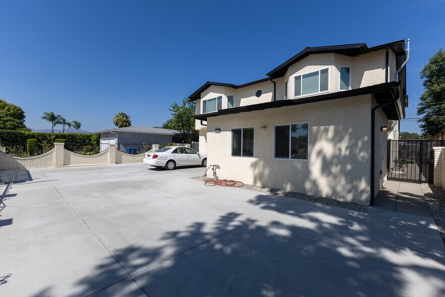 Building Photo - 10344 Dempsey Ave