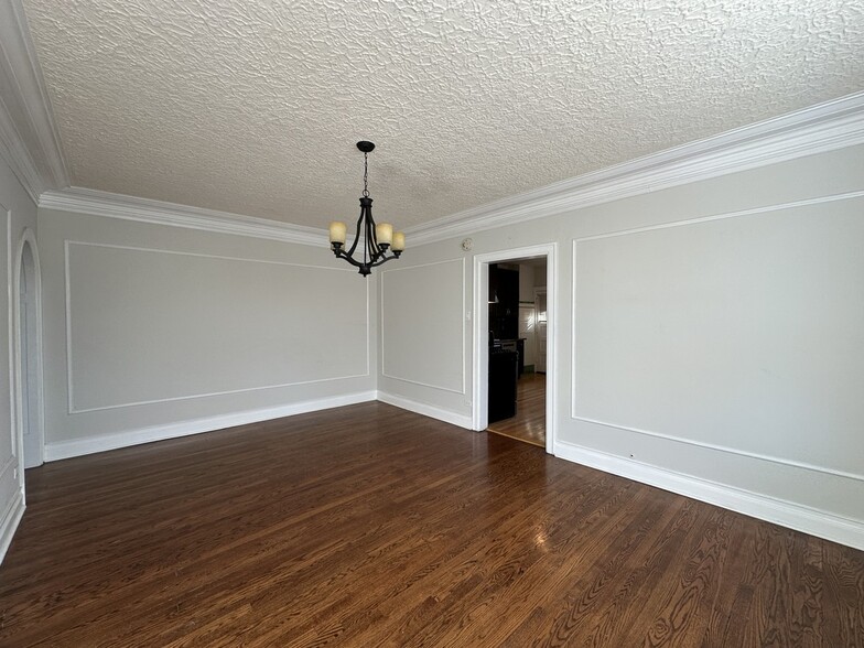 Building Photo - 1527 W Pratt Blvd