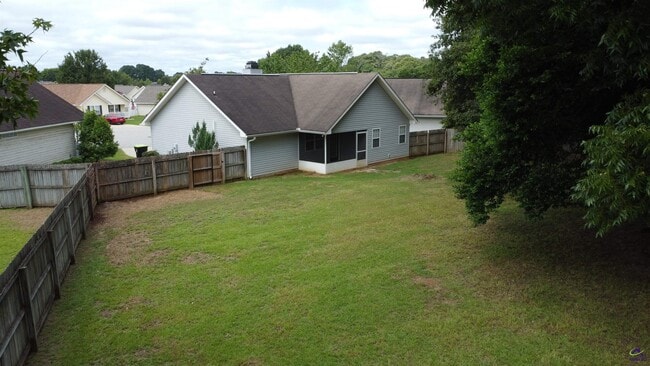 Building Photo - 221 Deer Track Ct