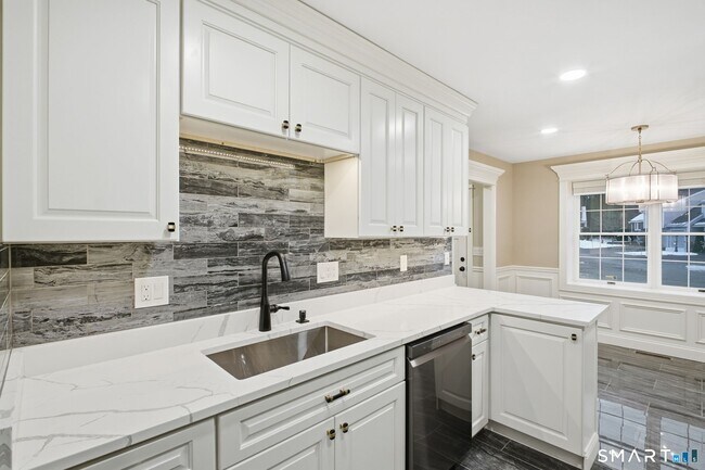 Building Photo - 193 The Meadows