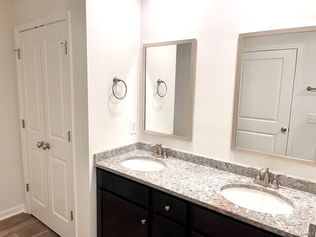 Building Photo - 84 Kohn Dr