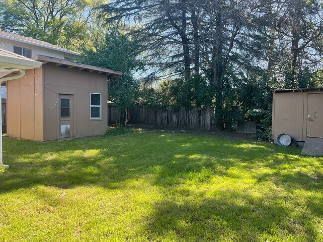 Building Photo - Available Now! Beautiful 3/1 with Large Fr...